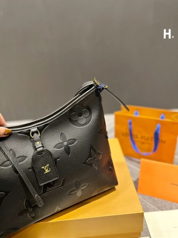 4ADE351E-4F55-C0BE-927A-3D196D8D2DC3.jpg Louis Vuitton M46288 CarryAll PM