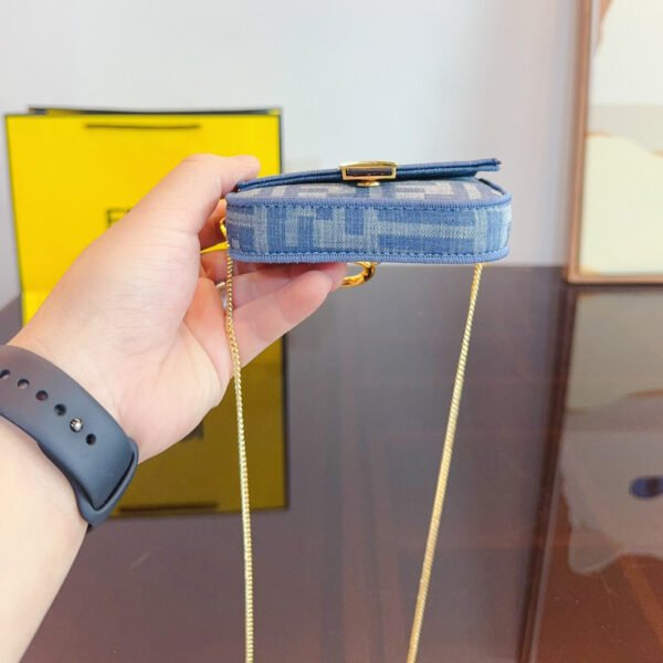 4B8E1769-1C0F-B6B4-ADA1-694817CE0B92.jpg Fendi Nano Baguette Charm