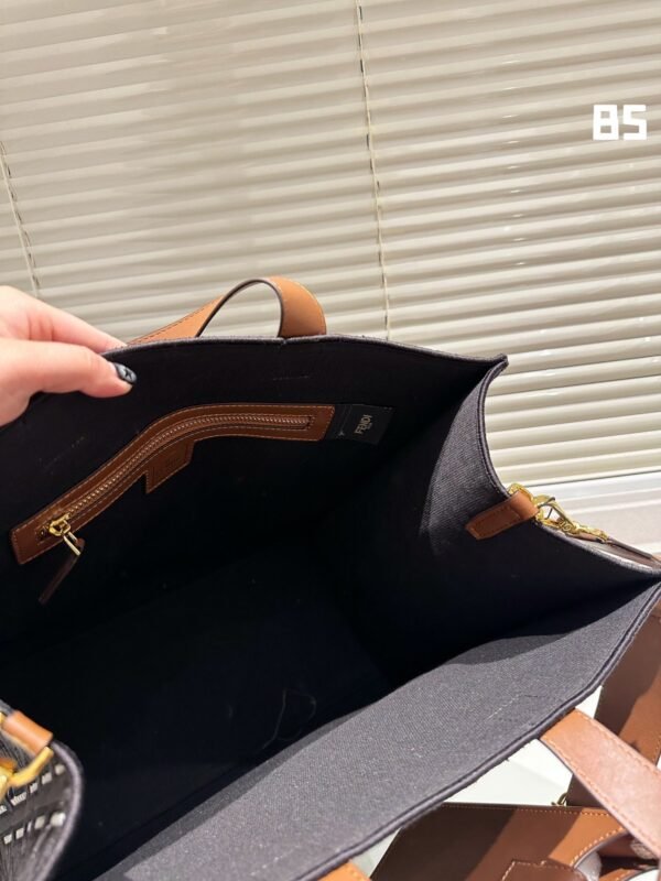 4BEEE49B-CB86-B7DD-7F70-0B3F1236E630.jpg Fendi Sunshine Medium - black