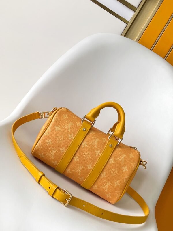 4C7CF8E1-032A-3456-1C66-570A8D52B6BD.jpg Louis Vuitton M13166 Keepall Bandoulière 25