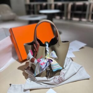 4CDC4634-AAE2-DDDC-FB68-ECEB17668324.jpg Picotin Lock 18