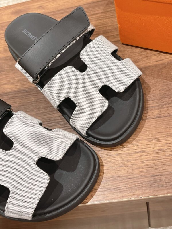 4D50D033-6E45-B1D6-BE1F-1520813155C9.jpg Hermes Unisex Chypre Sandal