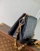 4D854098-F623-0FB4-4F37-2243DD91B0F0.jpg Louis Vuitton Coussin PM M21353