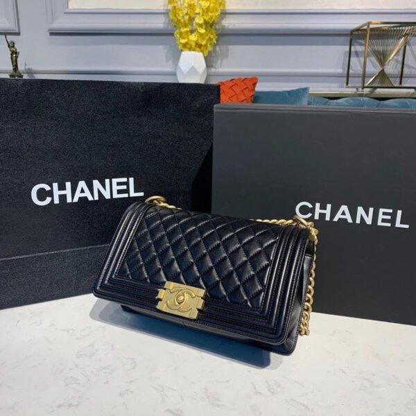 Chanel Boy Handbag Gold Toned Hardware Black For Women, Women&rsquo;s Bags, Shoulder And Crossbody Bags 9.8in/25cm A67086