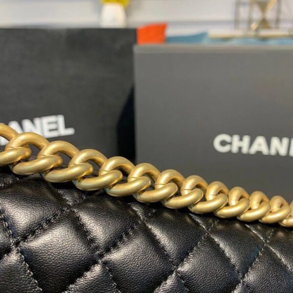 Chanel Boy Handbag Gold Toned Hardware Black For Women, Women&rsquo;s Bags, Shoulder And Crossbody Bags 9.8in/25cm A67086