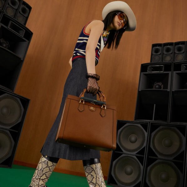 50E08CCD-6FC7-29A1-9831-DB53A01B1F77.jpg DIANA MEDIUM TOTE BAG