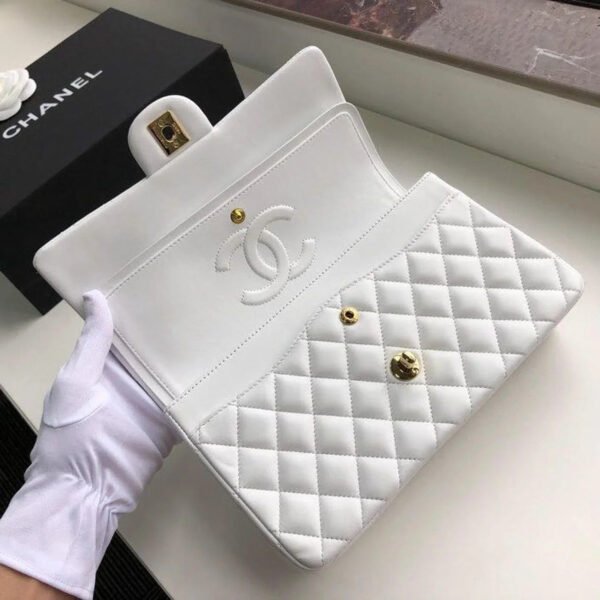 511E4FF9-2EFD-9543-E91D-B93BB2D9C8FE.jpg Chanel Classic Handbag Gold Toned Hardware WhiteFor Women, Women’s Bags, Shoulder And Crossbody Bags 10.2in/26cm A01112