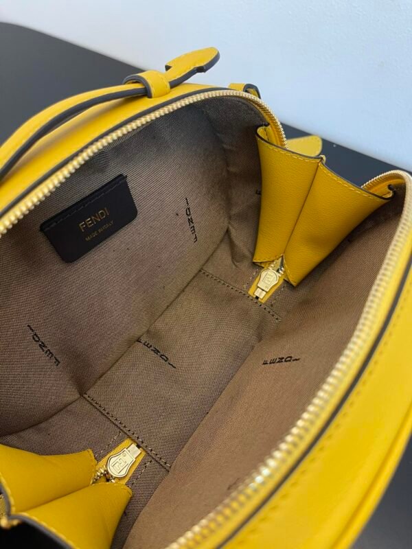 5236FCB0-B2D5-84DF-A719-5C1B8DBB1B91.jpg Fendi Mini Camera case Bag