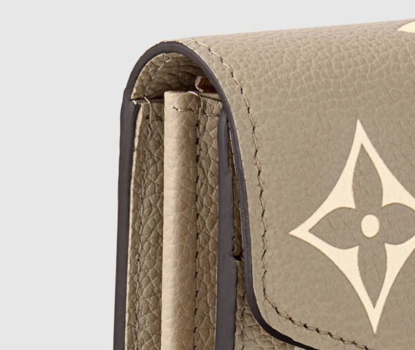 52F1DF72-B5DE-DC43-86A4-9E5E2FBA670D.jpg Sarah Wallet M81049