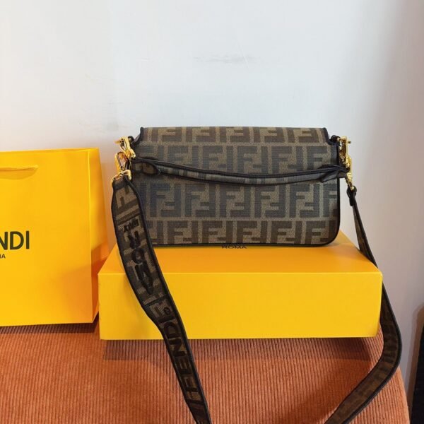Fendi Baguette Medium - Black Embroidery