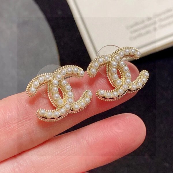 548BF2AD-7DD7-2822-C425-E36AA5DAF502.jpg CC Earrings 0010