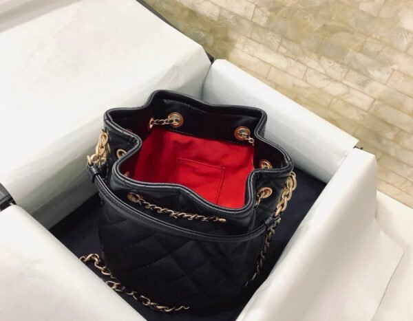 551CC211-CFE3-C836-3297-29D0F00120E6.jpg Chanel Classic Bucket Bag Gold Toned Hardware Black For Women 7.8in/20cm