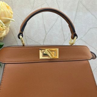 56209CC9-2E67-0E44-8FDA-69876605961C.jpg Fendi Peekaboo Medium iseeu Bag