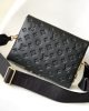 Louis Vuitton M21260 Coussin PM