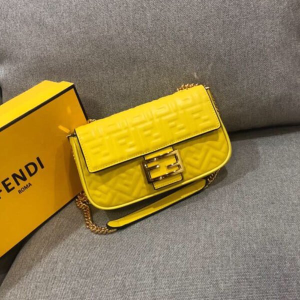 56C0CD46-DCCA-4783-DC11-2CEE8C275EFF.jpg Fendi Baguette Chain Midi