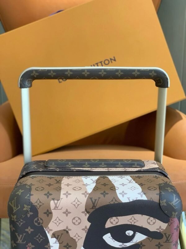 56CC6873-F203-7C3B-7457-ECC96105BFEC.jpg Louis Vuitton M10264 Horizon 55