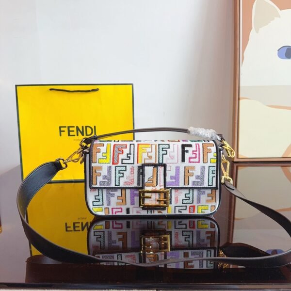 Fendi Baguette Medium - WHITE