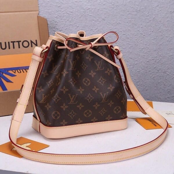 57A78831-DB35-EAA0-D8A8-E54044888112.jpg Louis Vuitton Noe BB Handbag M40817