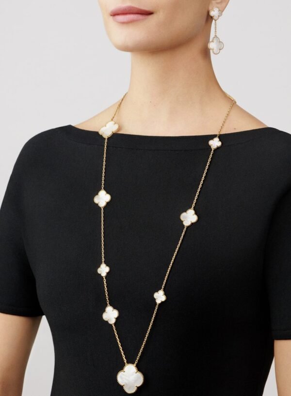 5988A9BF-A890-E3EE-67CD-D05F93DD20B5.jpg Magic Alhambra long necklace, 11 motifs