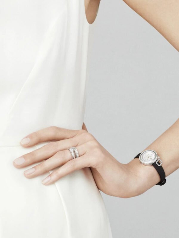 5B9B8C10-B303-5BC4-145D-830E50A6DC7F.jpg Estelle wedding band