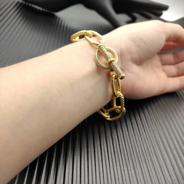 David Yurman  DY Madison Pav&eacute; Toggle Chain Bracelet in 18K Yellow Gold