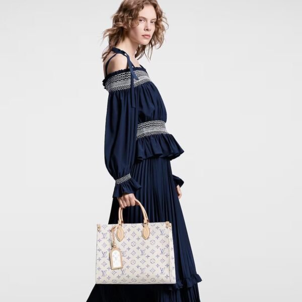 5D167B41-4C75-C6A5-343E-7A6DB8E76F3D.jpg Louis Vuitton OnTheGo MM M24708