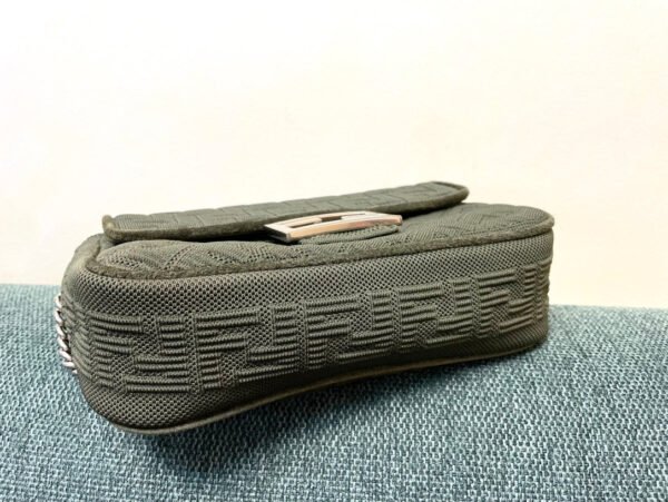 5D27D274-A9FD-19A4-D390-4D0A554C2658.jpg Fendi Midi Baguette Chain Bag