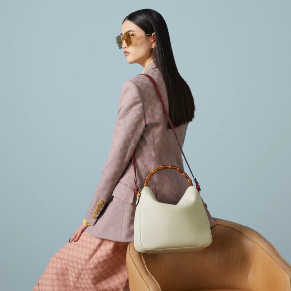 DIANA MEDIUM SHOULDER BAG