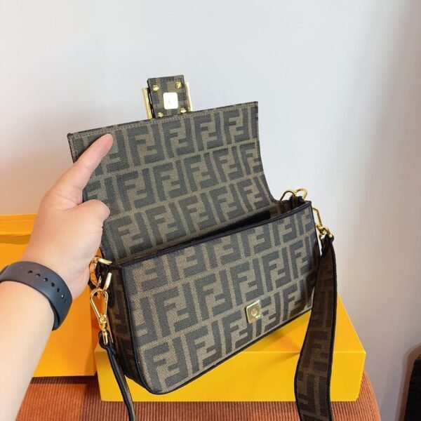 Fendi Baguette Medium - Black Embroidery