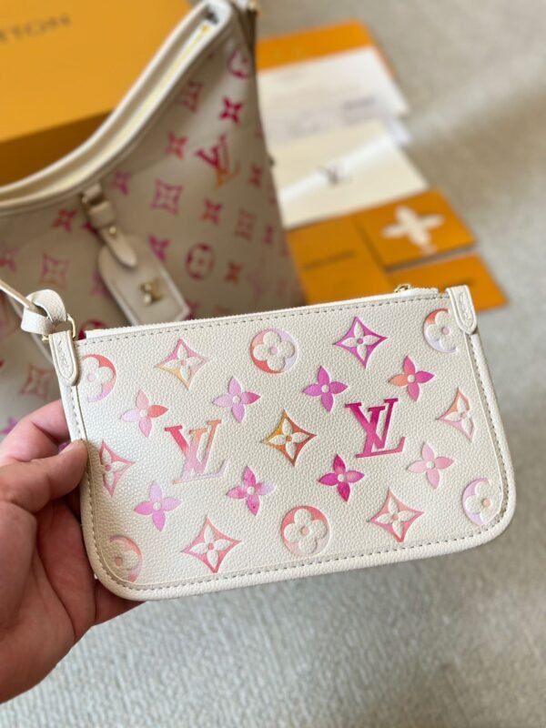 5F85F013-4B28-DB0D-0022-C1491DED0765.jpg Louis Vuitton M24652 CarryAll PM