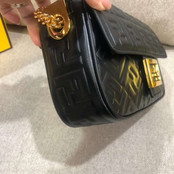 5FDBB632-4C4A-9801-6165-43F626A76101.jpg Fendi Baguette Chain Midi