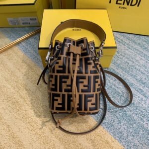 612A2937-182D-C8F3-88A9-9990DB626D0F.jpg Fendi Mon Tresor Mini Bag