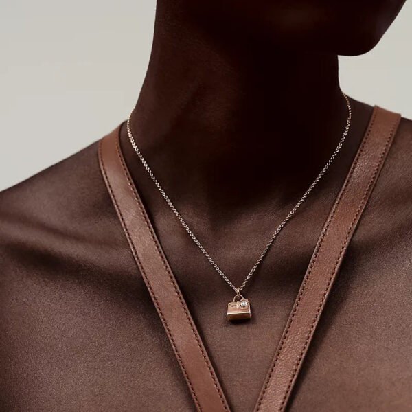 6219DF73-FF49-6177-91ED-E40C7F53BD1C.jpg Amulettes Kelly pendant