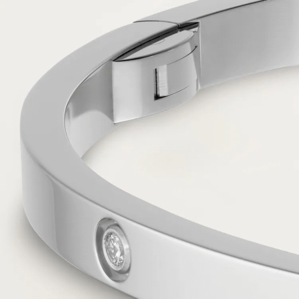 6229AC90-02EA-0AA2-4060-1DC01F74B744-1.png LOVE BRACELET, SMALL MODEL, 10 DIAMONDS