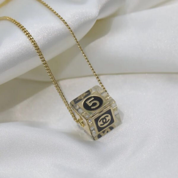 63BE23AE-6DB8-3D69-6511-D9A702187BE9.jpg cc Necklace