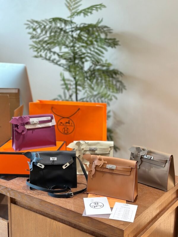 64691F0E-D661-D404-E000-2DE34547C571.jpg Kelly 20 Bag - Plum red