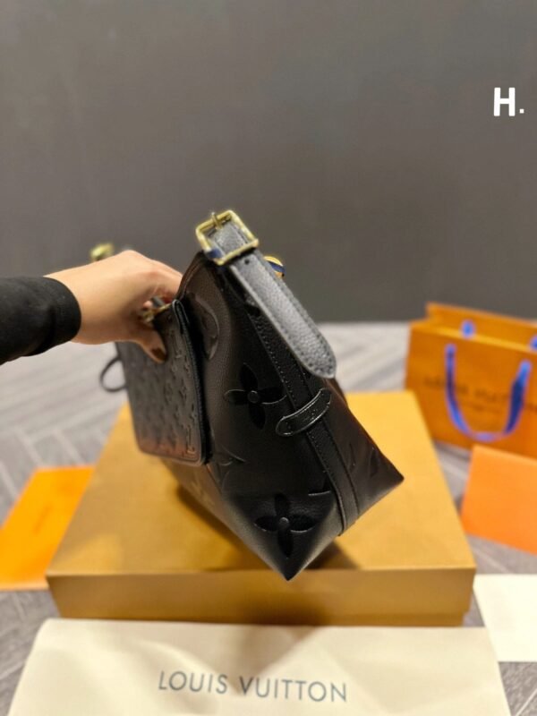 651C6F5D-8359-BBC0-F96A-C326519C3C6B.jpg Louis Vuitton M46288 CarryAll PM
