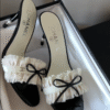 658B01C9-24C1-2C60-1C1C-A1FDD894C363.png Chanel White/Black Ruffled Fabric CC Bow Slide Sandals