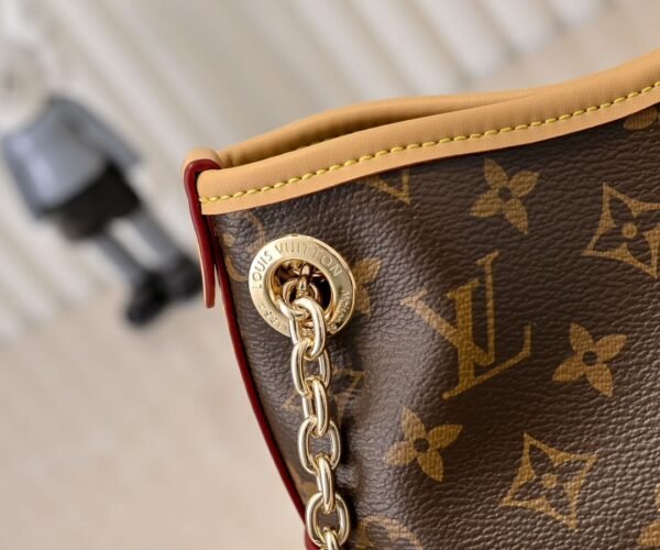 65A8C67B-47A8-F31C-9931-EBD8181B9DAB.jpg Louis Vuitton M13014 CARRYALL BB Gloves