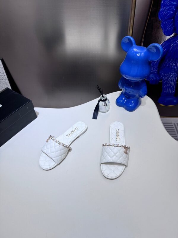 6638014D-E521-3E7F-318C-005EEEFD5649.jpg Chanel Women's Logo 25ss CC Sandal