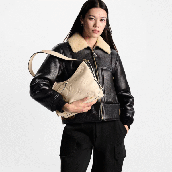 663F4A32-0B3D-0C28-09C2-761F67B07826.png Louis Vuitton M46293 CarryAll PM