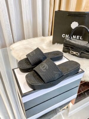 6843D595-44F8-3BAE-0C36-BBBE6302A3ED.jpg Chanel Women's Logo 25ss CC Sandal