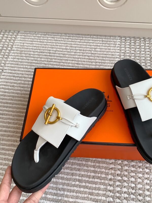6865696E-3A14-46D9-8BEF-76E971A60942.jpg Hermes Unisex Chypre Sandal