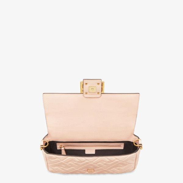 687C86F0-75E5-4968-5079-3EDBE4727CCA.png Fendi Baguette Medium