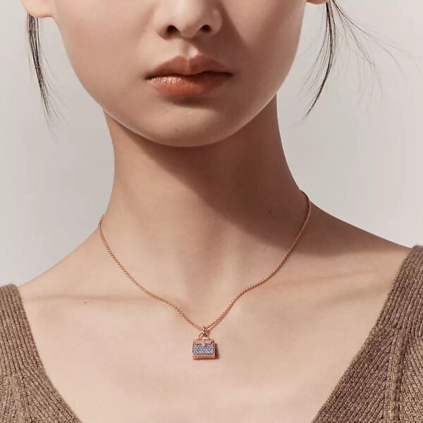 6AF6340A-B561-96A1-29BD-D8C83530BFED.jpg Amulettes Kelly pendant