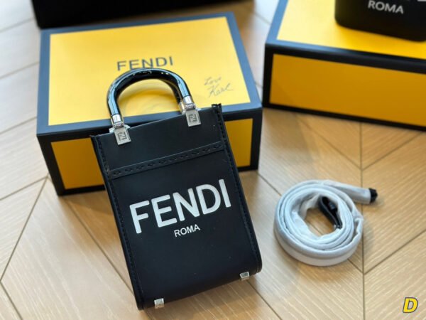 6AFF7E5C-BD88-2798-F493-CB4C62E24259.jpg Fendi Mini Sunshine Shopper