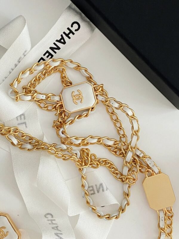 6B73E893-DC46-4E62-E19E-A5C64CAC2BA7.jpg Chanel Small Vanity With Chain White For Women, Women’s Bags 4.3in/11cm