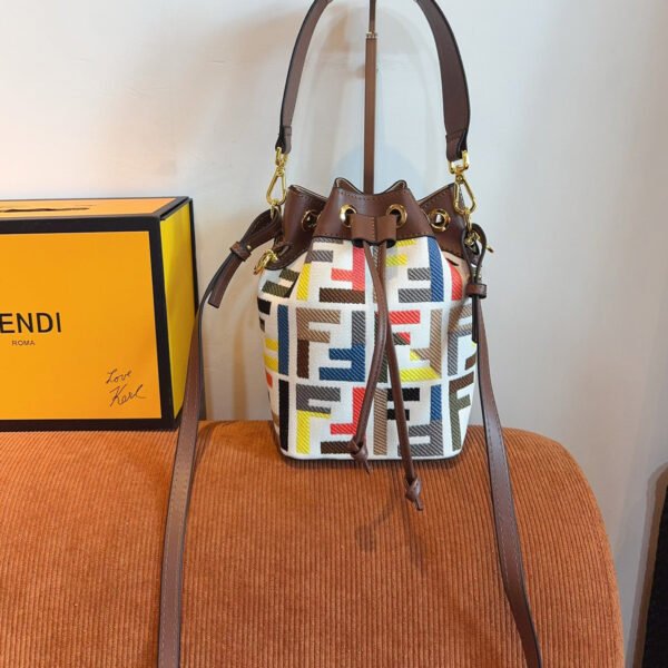 6BEE4970-4614-EEB9-24BA-A366F82685D5.jpg Fendi Mon Tresor