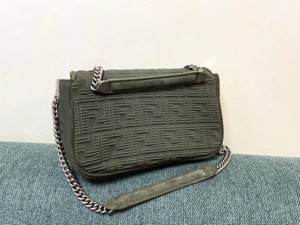 6C120788-5B27-AD4B-FA74-AA9EE10B502E.jpg Fendi Midi Baguette Chain Bag