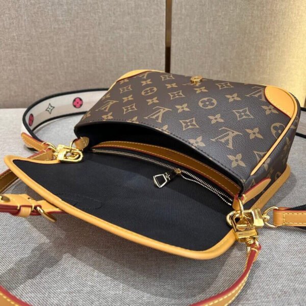 6C7E515E-366C-7106-4F9B-A7009A5A791C.jpg Louis Vuitton Diane M45985